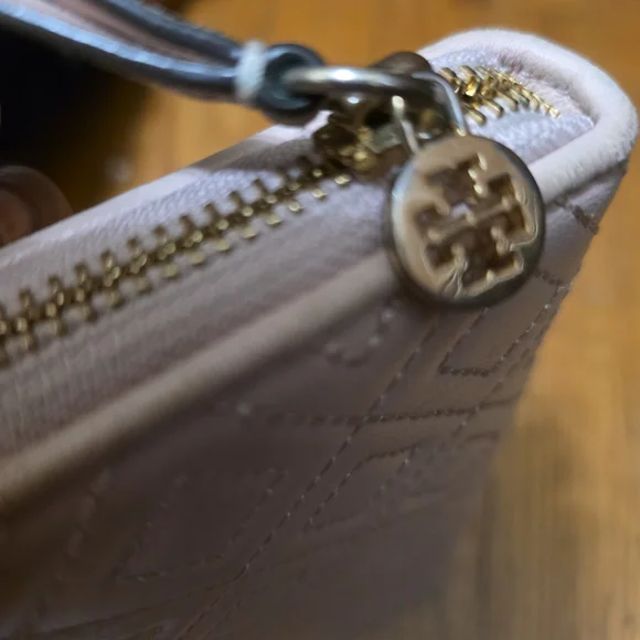 Tory Burch Quilted Cream Wallet - Picture 7 of 11